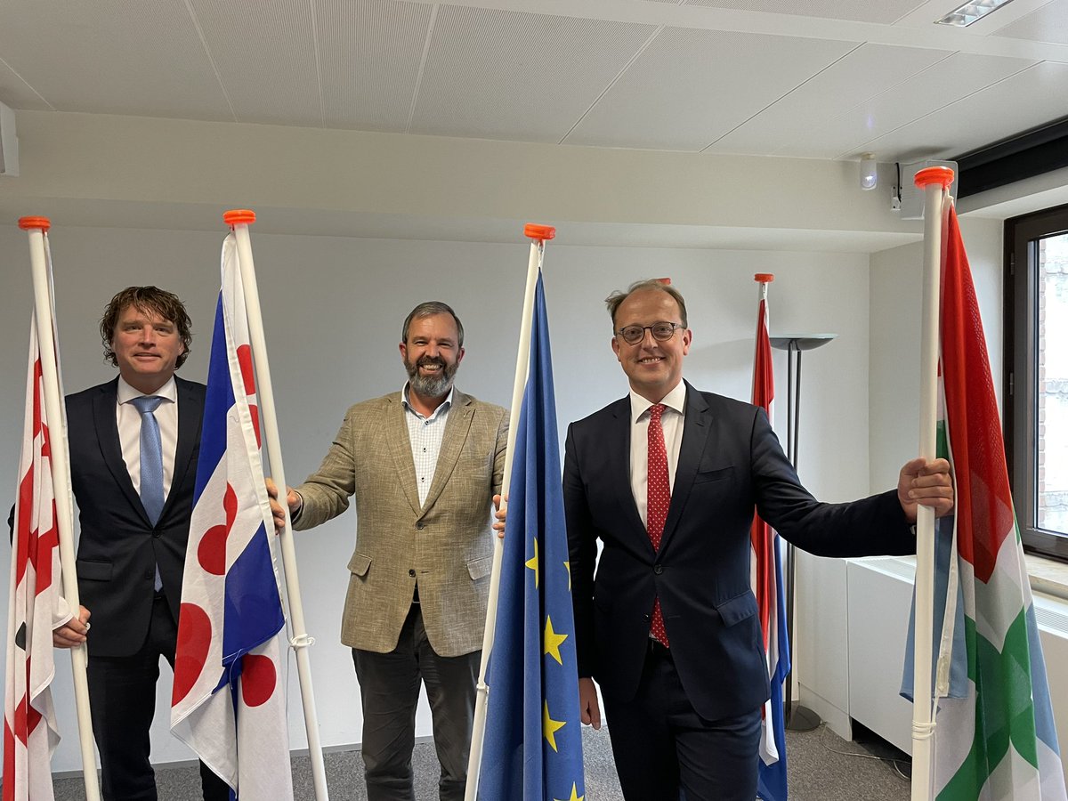 Vandaag zijn <a href="/frisodouwstra/">Friso Douwstra ‏</a> (Fryslân), <a href="/BramSchmaal/">Bram Schmaal</a> (Groningen) en Egbert van Dijk (Drenthe) geïnstalleerd als bestuursleden van het <a href="/HNPbrussel/">Huis van de Nederlandse Provincies</a> . Ze zullen ook plaatsnemen in het <a href="/EU_CoR/">European Committee of the Regions</a>. Van harte gefeliciteerd, Noord-Nederland is opnieuw goed vertegenwoordigd in Brussel!