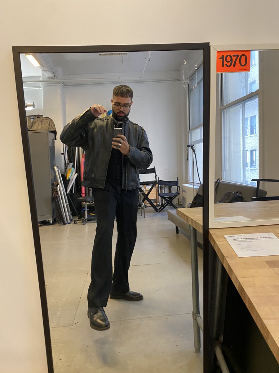 vndgod's tweet photo. Selfies from the stu 🫡 https://t.co/V7MBpIXPok