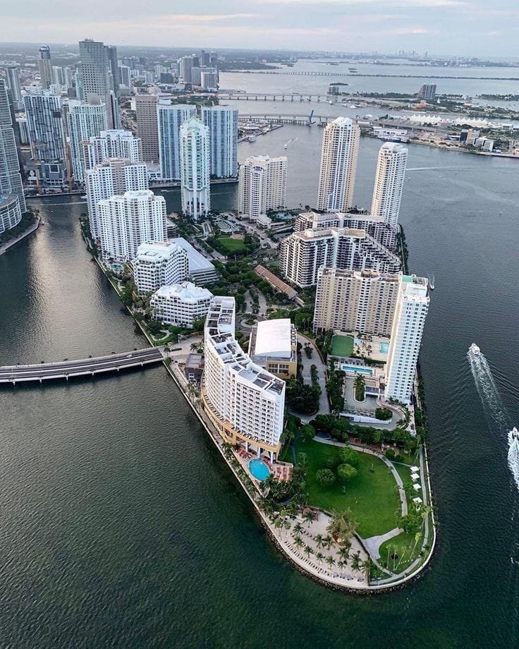 Miami Beach⛱️ 😎 🌞🌴🏄‍♂️🌊
#miamibeach  #miamibeachflorida #miami