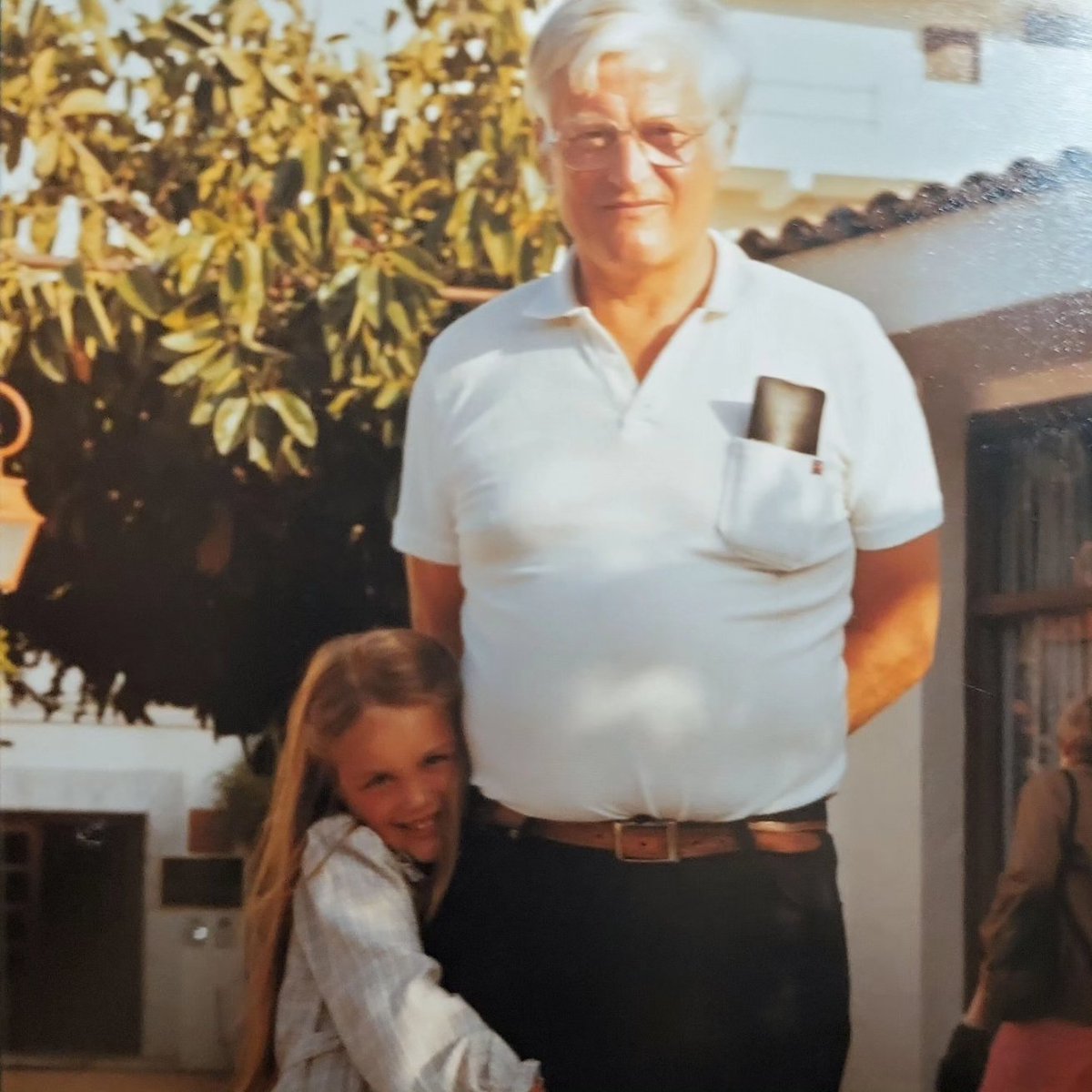 Iraville_de's tweet photo. For all of you who were wondering why I have not posted new things for a while now:
My beloved father passed away about a month ago.
It was a difficult time for me and everyone in my family.
He was the best father I could have had. https://t.co/5hpw8RBGii