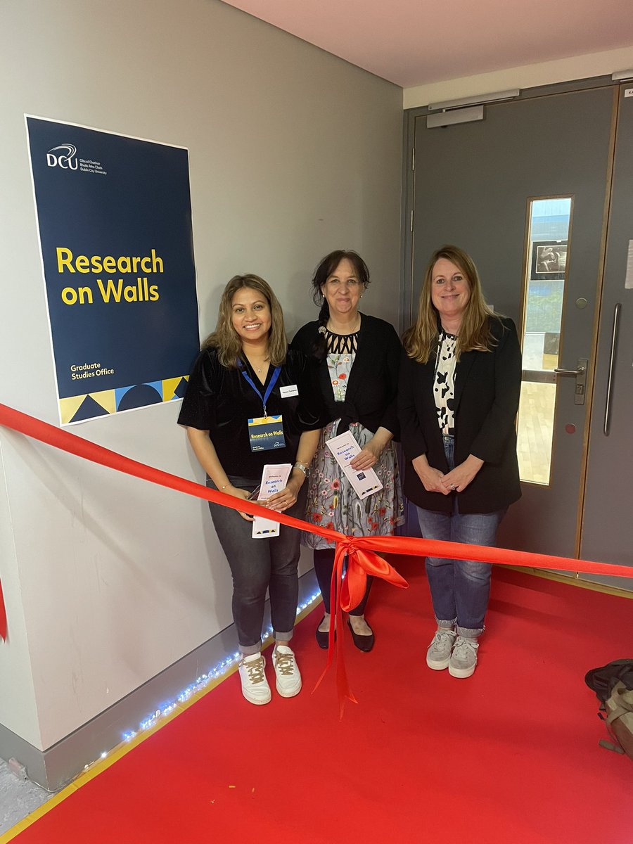 sweenema's tweet image. Really enjoyed meeting former @DCU colleagues today at the Research on Walls event - a lovely showcase and great idea.  Congratulations to @nipuna2019 on her image