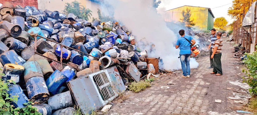 DVBPO_DIBRUGARH's tweet photo. Fogging done at Railway Workshop's scrap yard #Dibrugarh by #NCVBDC for control of #Aedes mosquito population. 
#FightDengue 
@nhm_assam 
@DibrugarhDipro 
@NHMDibrugarh https://t.co/5KnMTNhOdW