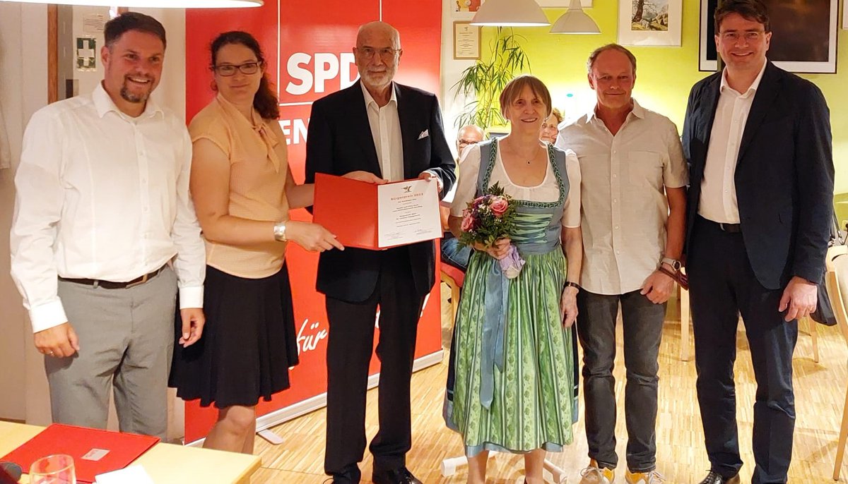 Dieses Jahr geht unser Bürgerpreis an Erika und Günter Stark, sowie den AWO-Ortsverein Sendling.

Außerdem geht ein Sonderpreis an Kai Weber und sein Team vom Alten- und Servicezentrum (ASZ) München.

Herzlichen Glückwunsch an alle Preisträger! 
Vielen Dank für dieses Engagement!