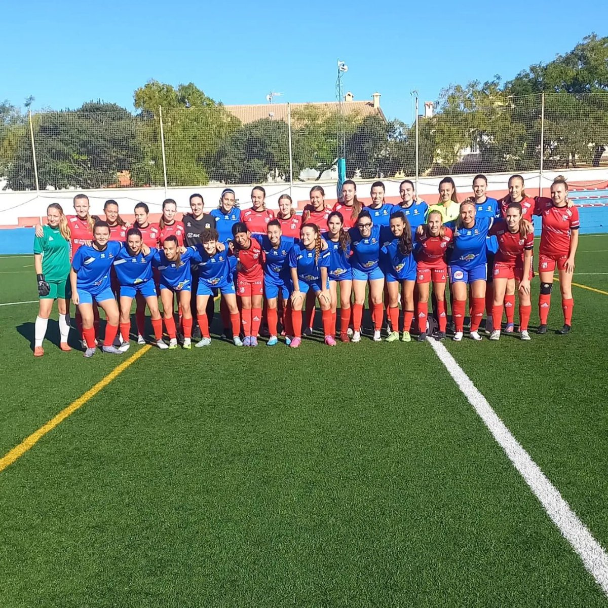 🏟️ El fin de semana pudimos disfrutar de la visita del equipo sueco 🇸🇪 <a href="/vallentunabk/">Vallentuna BK Herr</a> que jugo un partido  con nuestro equipo Femenino Auto, dentro de la Training Camp que han realizado en la isla, organizado por la @vicentedelbosqueacademy

👉 Sumamos otra gran experiencia 🔴🔵