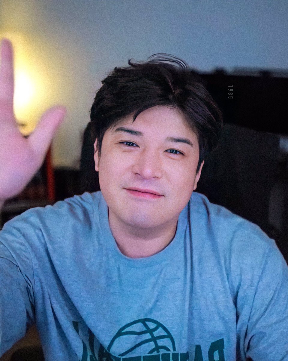 dongheefolder's tweet photo. HI!! I’m sorry i haven’t edit anymore bcs uni really screwed me up and i can’t really promise when i can start to edit again. 

BUT ANYWAYS THESE ARE MY FAV EDITS AND HAPPY BIRTHDAY TO OUR SHIN DONGHEE!!🎂

GENIUS IDOL SHINDONG DAY
#Our_Genius_Shindong
#동그리동_재간둥이_신동생일 https://t.co/OKhOd9Ihvb