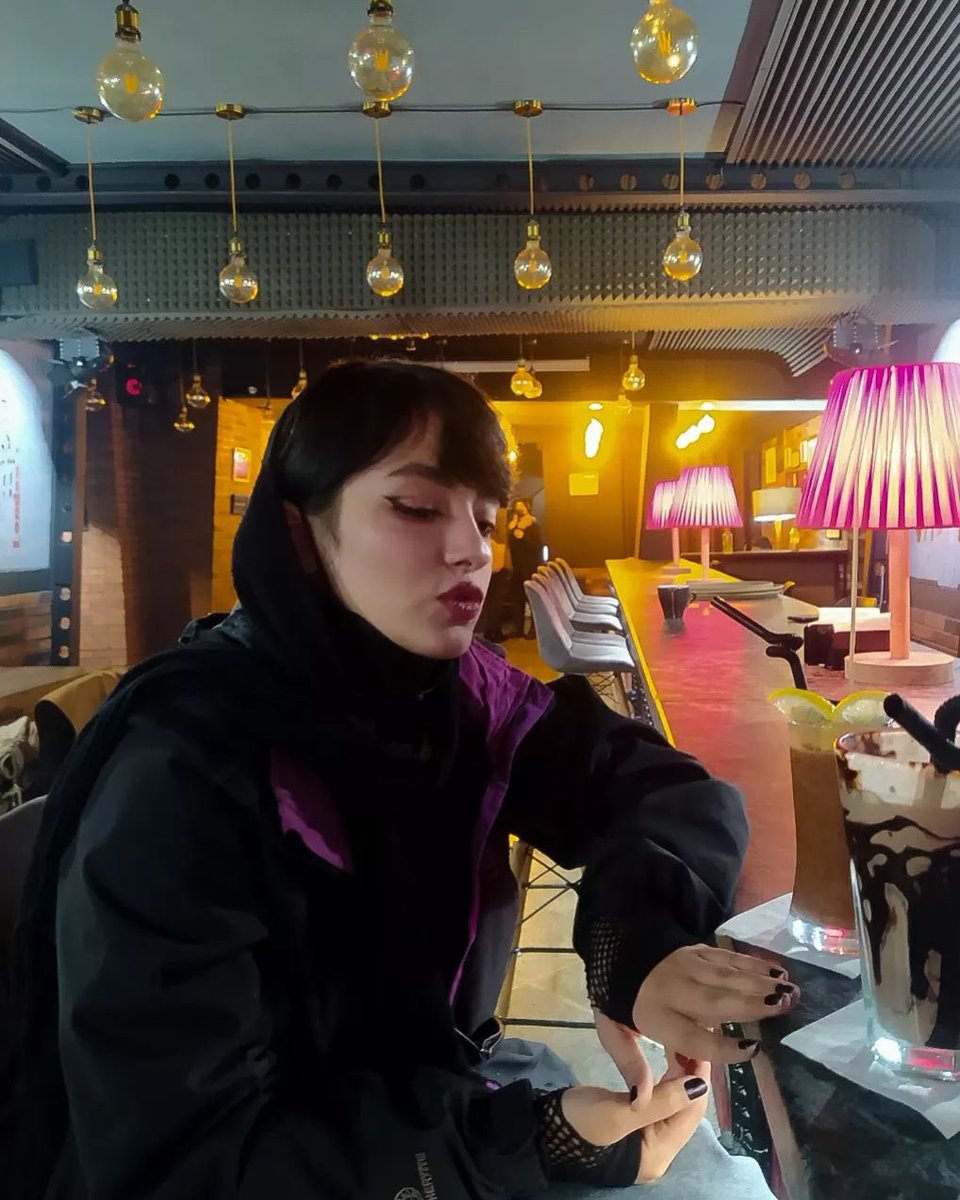 پر از شور زندگی بود،
لعنت بهت جمهوری اسلامی

#نیکا_شاکرمی 🖤
#مهسا_امینی