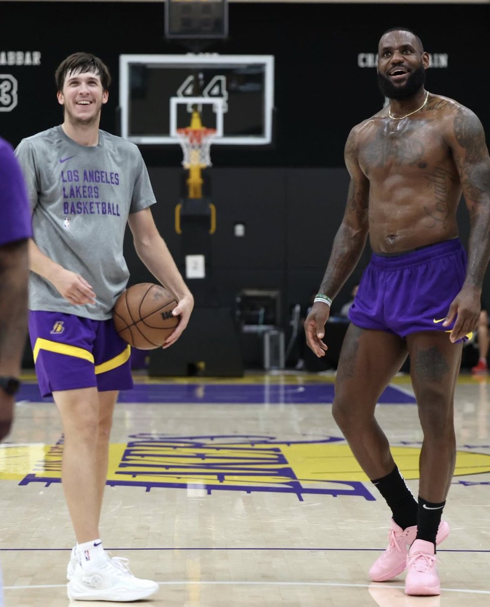 LakersOnX's tweet photo. 🏀 Hilo: ¿Tienen los @Lakers lo necesario para ser campeones en la temporada 2023-2024 de la NBA? Analicemos los indicadores clave que pueden predecir si van por el camino indicado. #LakeShow https://t.co/MgpTnowD89