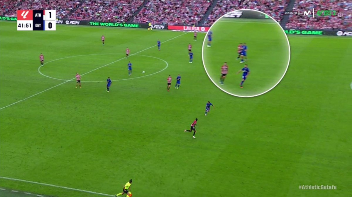 ArchivoVAR's tweet photo. 📺💥 El Athletic Club debería estar jugando con 9 jugadores.

👉🏻 Berenguer, tras el bloqueo de Juan Iglesias, suelta la pierna y agrede al jugador del Getafe.

❌ ES ROJA DIRECTA.

▪️ Independientemente de la intensidad de la patada, se trata de una agresión sin balón. https://t.co/oVVuNS2Qna
