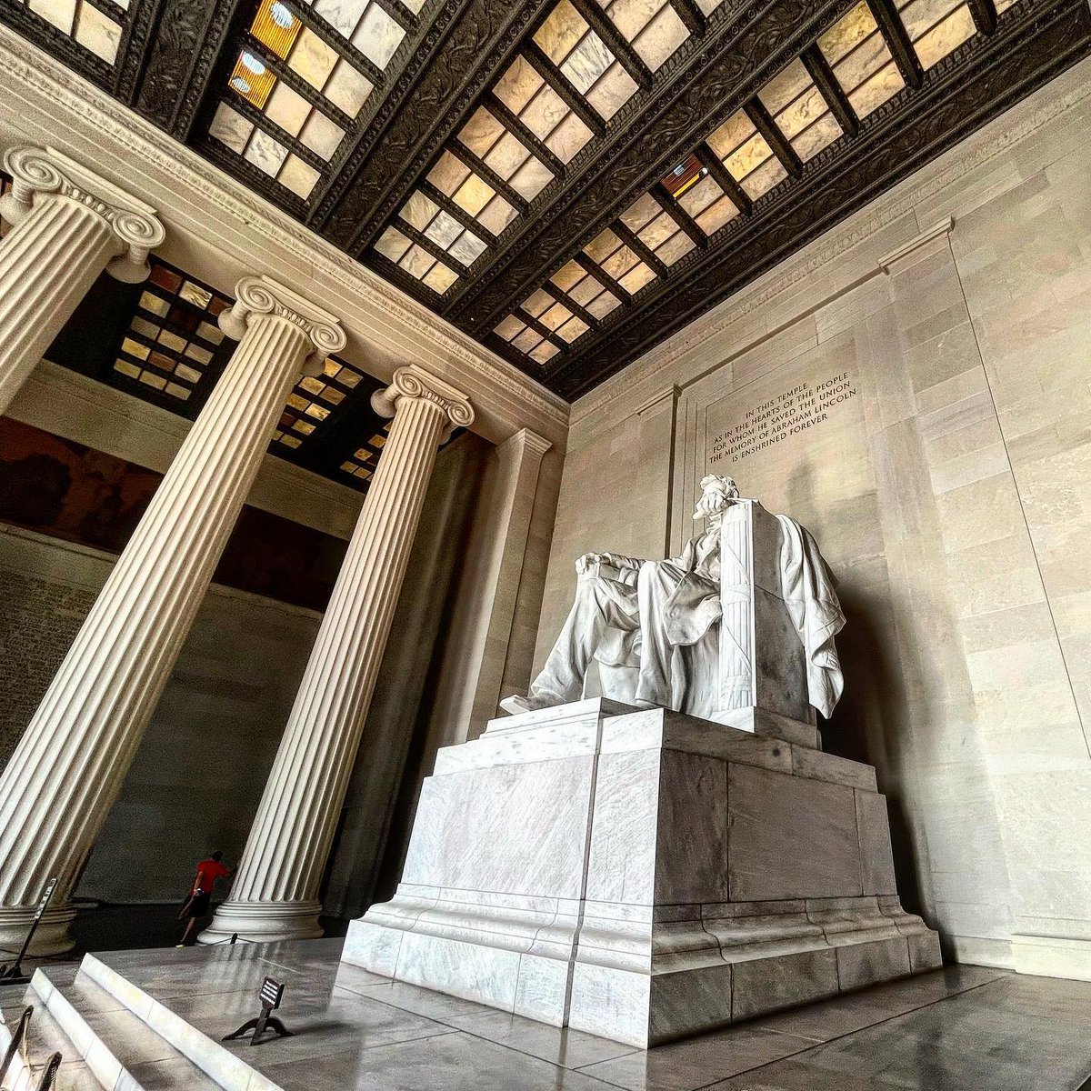 washingtondc's tweet image. Hey, Abe. 👋

📸: IG/ carlosmfpalmeiro #MyDCcool #ExperienceDC