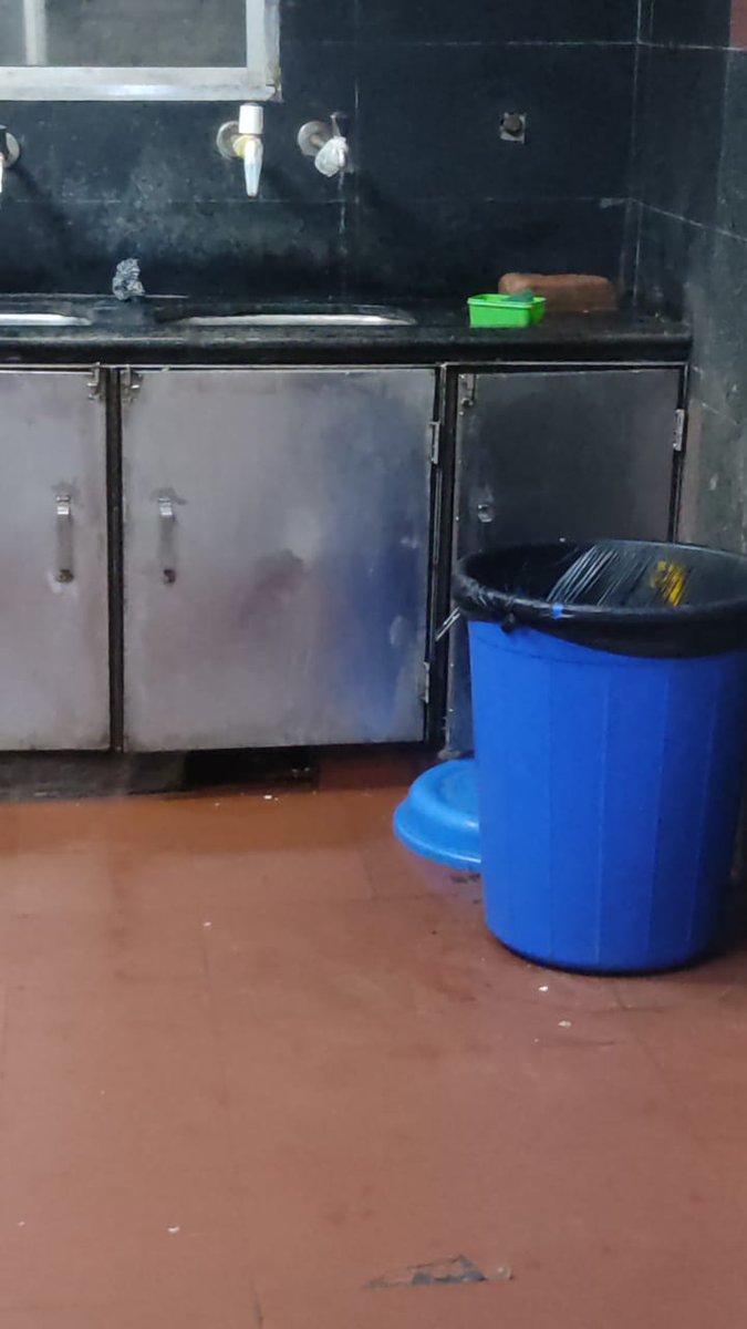 debjit033's tweet photo. Condition of kitchen of howrah running room. Mouse are roaming here &amp; there, very unhygienic. Please look into the matter. @RailwaySeva @drmhowrah https://t.co/A5ykoHLYAQ