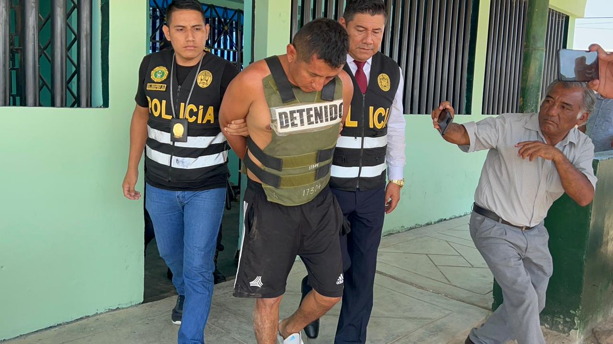 Jovich24's tweet photo. Juez deja en libertad a sujeto que disparó contra la casa de regidora de la comuna de Zarumilla. Policía hizo bien su trabajo, pero los administradores de justicia en Tumbes hacen lo que se les da la gana. Mujer teme por su vida y por la de su familia. Las amenazas continúan. https://t.co/w3aKg1Aauk