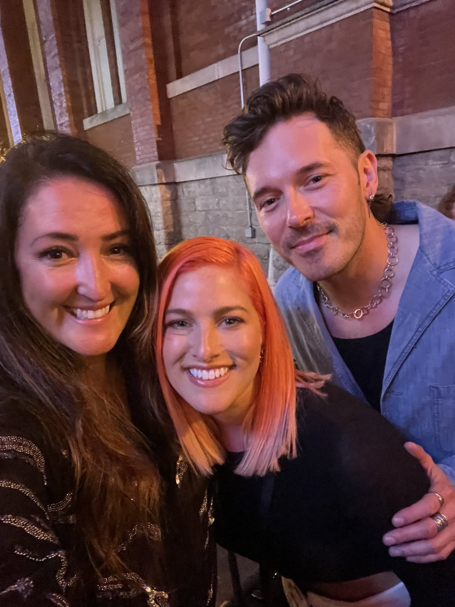 mleitten's tweet image. When your husband gets to witness you indulge in your #Nashie craziness outside of @theryman after the #Nashville cast reunion show 😂 
As always, thanks @CharlesEsten and @SamPalladio and so fun to meet you @CassadeePope! 🫶