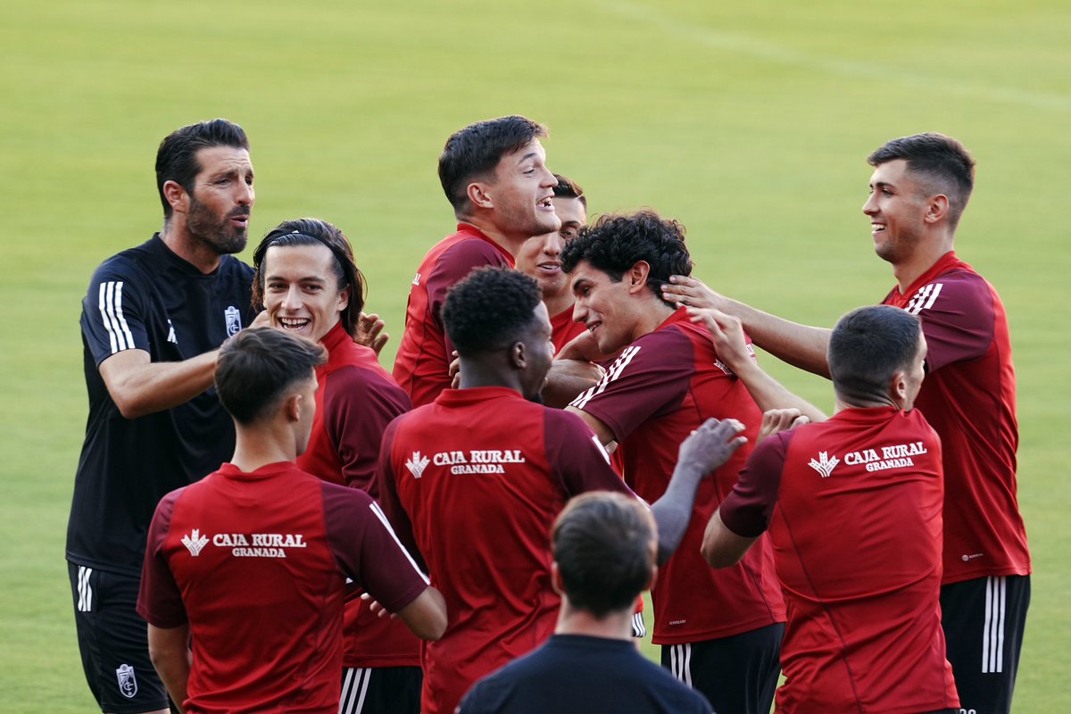 Granada CF ❤️⚪️ tweet media