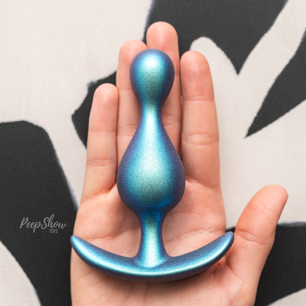 Indulge with the Anal Adventures Photon Plug! 🔭 ✨ Platinum silicone with a shimmering finish, the Photon plug features two stimulating bumps. Expands from 'slim' to more filling as you take the second bead. Add To Your Play, Buy The Plug: peepshowtoys.com/products/anal-…