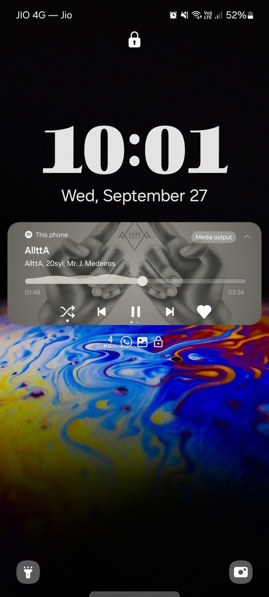 Arpitp04's tweet photo. New lock screen clock style + music player widget 
#OneUI6 beta #GalaxyA53 #Andriod14 https://t.co/zvhIuy4nix