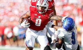 MREZsports's tweet photo. Mr. Football and Gatorade player of year candidate Savion Hart leads St. Thomas Academy to a 3-1 start and 13 TDs 700 yds from scrimmage without playing a 4th quarter hearing from badgers and Kansas State. @jalensuggs @Coach_Fleck @SavionLo @Coach_Brookins @TylerBarnesIOWA https://t.co/vsZsaeLkBe