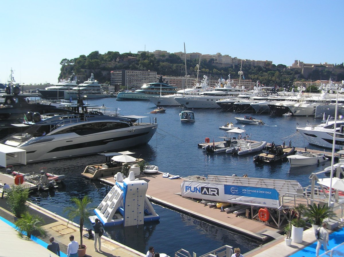 The value of all #superyacht anchored in #PortHercule Monaco this week, will be not less 10 billion euros. Welcome to the #monacoyachtshow2023 🚤📷🚢⚓️💋@mys_monaco @yachtclubmonaco #mys #mys23 #mys2023 #MyMonteCarlo  #MonacoYachtShow #Monaco