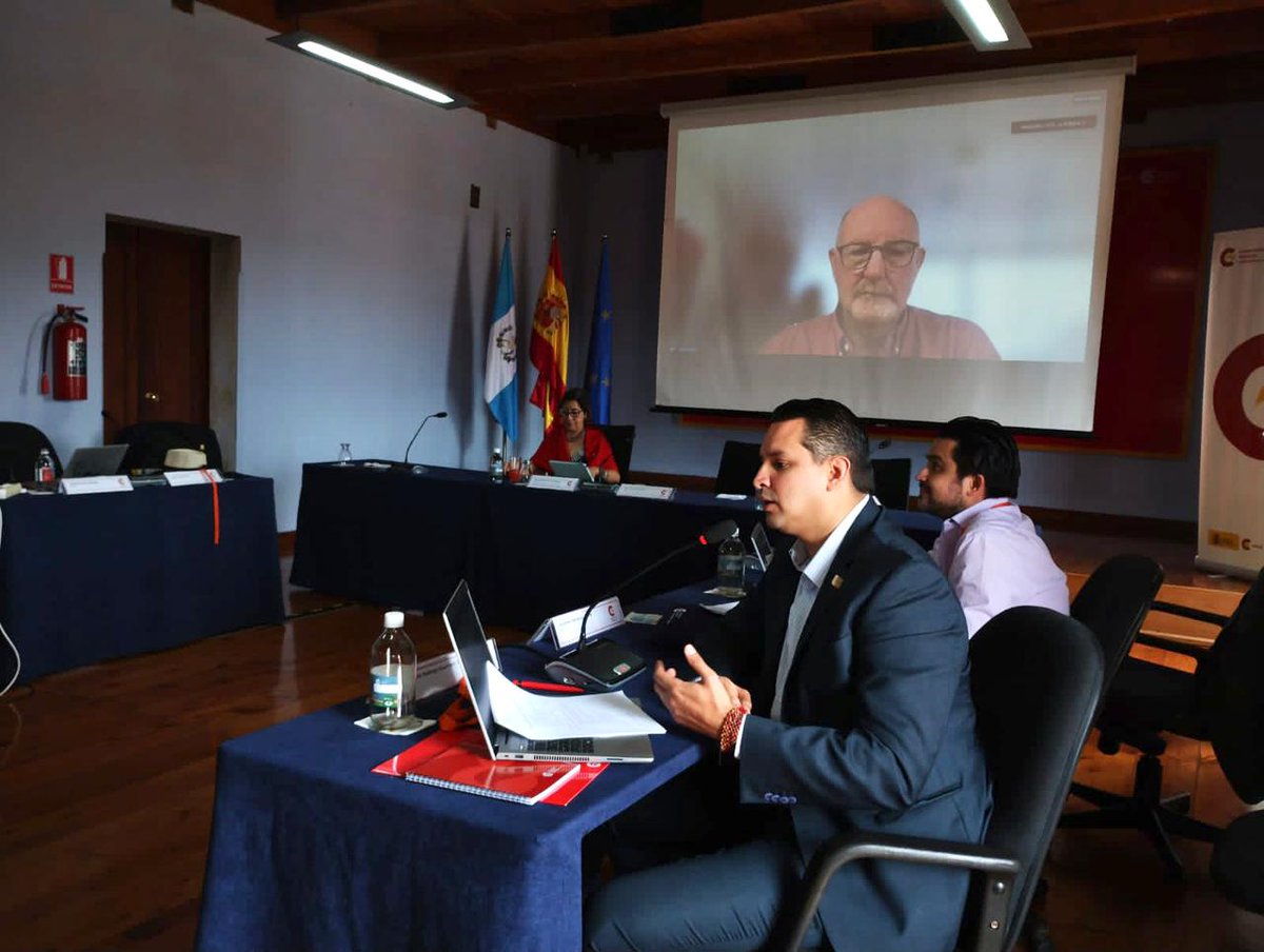 <a href="/yusterafa/">rafael yuste</a> En México trabajamos en la Carta de los derechos de la persona en un #EntornoDigital y dedicamos un capítulo a #neuroderechos para el que estuvimos acompañados por <a href="/CiroColombara/">Ciro Colombara</a> y <a href="/moisessanchezr/">Moises Sanchez</a>: <a href="/AristidesRodri/">Arístides Rodrigo Guerrero García</a>