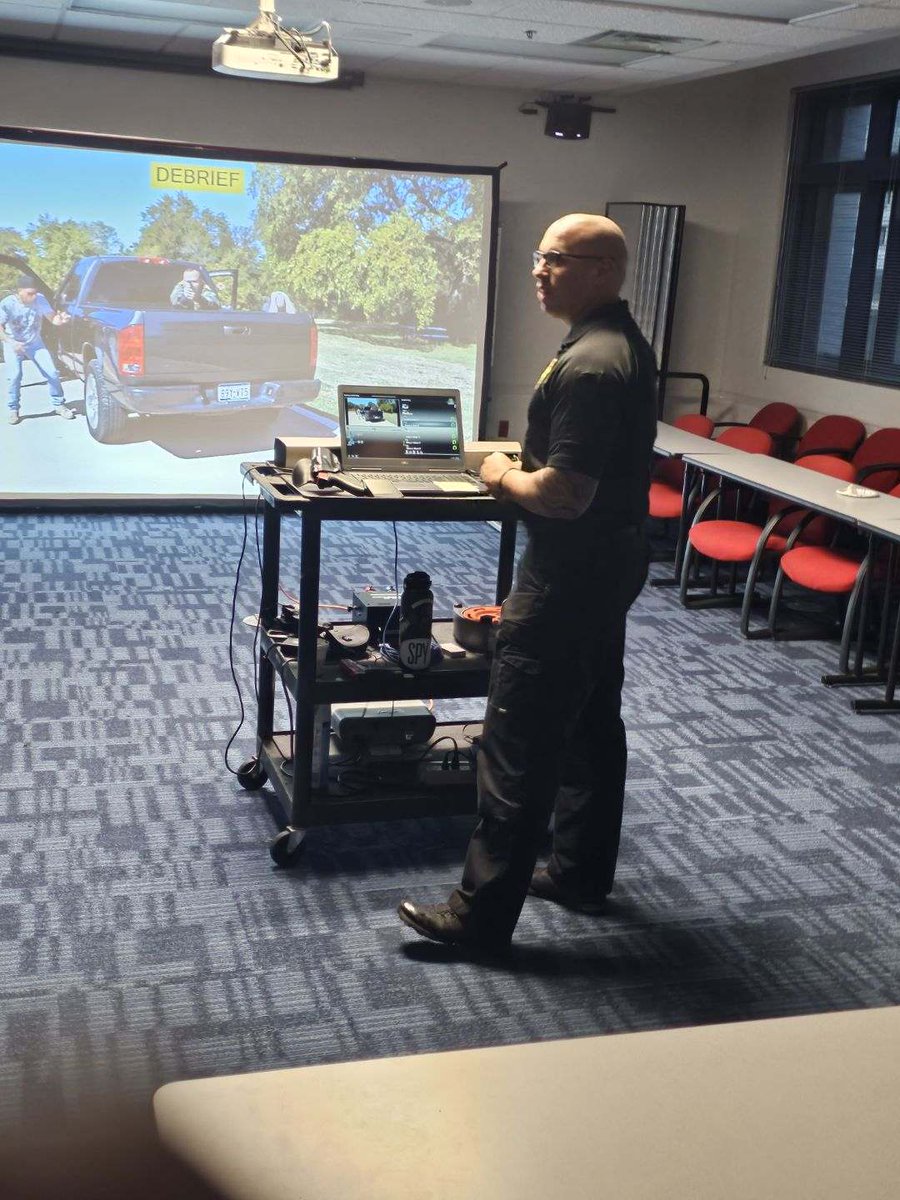 NorthMiamiPD's tweet photo. ‼️ 3 SEATS LEFT - BEHIND THE BADGE‼️
Tomorrow - Thursday, September 28, 2023, 5:00pm-7:30pm. Take advantage of this free interactive class. GRAB YOUR SEAT! https://t.co/1y3dM0PM59
If you were behind the badge, what would you do? https://t.co/0MON6vTcGE
#NMPD #NorthMiamiPD https://t.co/9ccgh19YII
