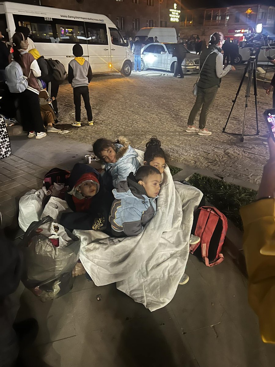 StyopaS's tweet image. According to Azerbaijani and Turkey's state propaganda` "voluntarily displaced" Armenians in Goris, Armenia... This is only one family, and more than 50K Armenians passed the border...
The modern face of #Genocide and ethnic cleansing by #Azerbaijan....
Photo by Shushan Avagimyan