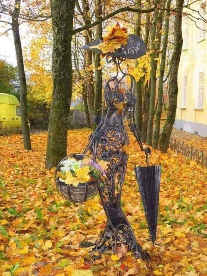 🍁🍂
                Plus tu deviens silencieux,
                Plus tu es capable d'entendre.

.