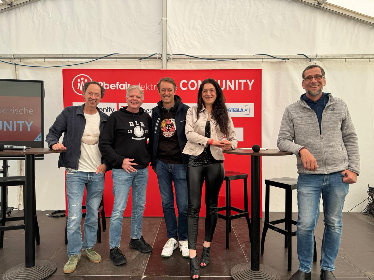 Wir dürfen nicht müde werden, die Vorteile der Wärmepumpe, des Elektroautos und der Erneuerbaren Energien zu betonen. So der Tenor des Panels, das ich beim weltgrößten Elektromobilisten-Treff in Hamm moderierte. <a href="/VQuaschning/">Volker Quaschning</a> <a href="/RolandSchueren/">Roland Schüren</a> <a href="/gerritbraun/">Gerrit Braun</a> <a href="/LEE_NRW/">LEE NRW</a> 
#wärmewende