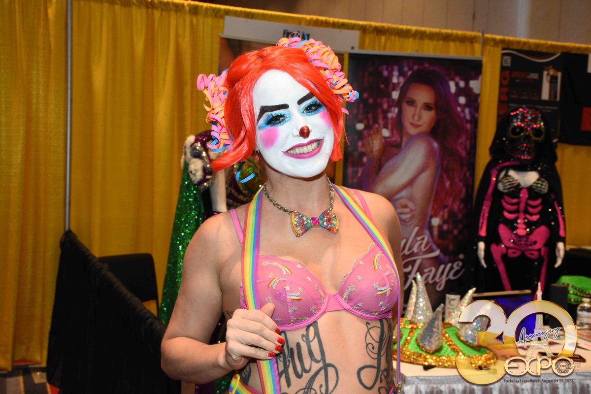 ExoticDancerMag's tweet photo. Back from EXPO 2023 and I gotta say, tradeshow never felt so sexy and fun! Hanging out with friends and checking out the latest gadgets has never been such a blast ? #EXPO2023 #TradeshowGoals #FunTimesWithFriends #theedexpo #exoticdancermag https://t.co/nqnXMKzAsR