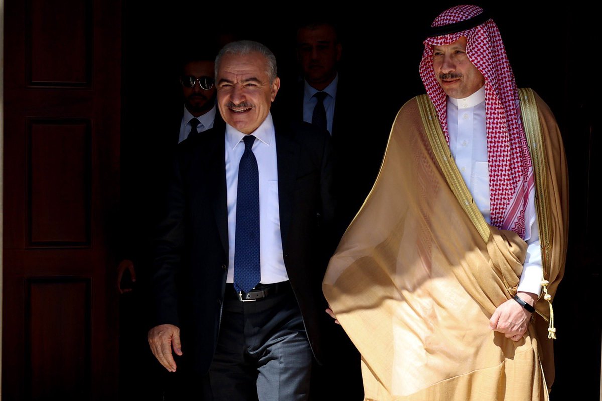 سياسي / رئيس الوزراء الفلسطيني يستقبل السفير السديري spa.gov.sa/link/e1ZL via <a href="/SPAregions/">واس العام</a>