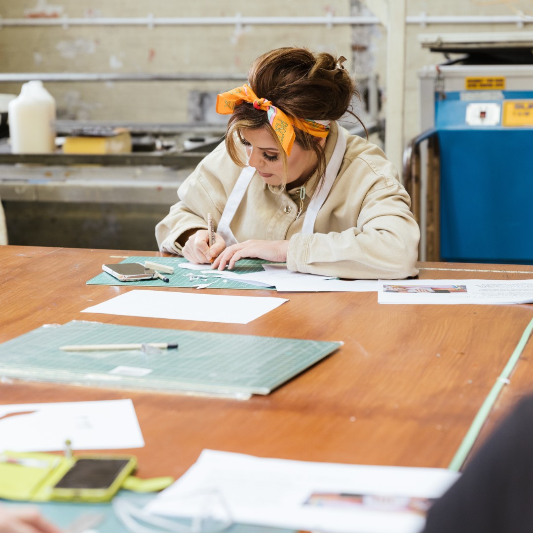 Are you interested in screenprinting? Spend a weekend with artist Angela Hall exploring the photo silkscreen printing process! 7th & 8th October. 

More info & tickets > eventbrite.co.uk/e/design-expos…

#SunnyBankMills #LeedsWorkshops #LeedsActivities #Printing #PrintingWorkshop