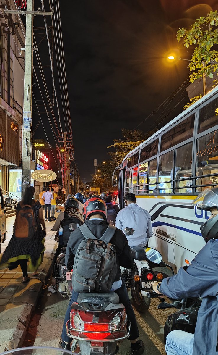siddhant_nanda's tweet photo. The ceaseless battle against Bengaluru's traffic today has ignited a pressing thought – it's high time IT firms reconsider their approach with the RTO! Enduring 2-3 hours of gridlock for a mere 8-10 kilometers is simply unsustainable! #bengalurutraffic 
@blrcitytraffic https://t.co/V9U4PYgb6W
