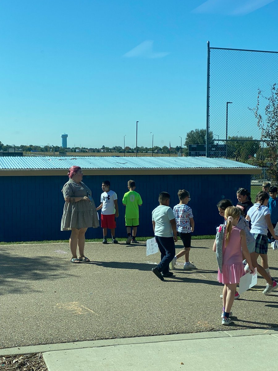 mrsturrill's tweet photo. 🧪Science 🧪 has so many opportunities to be peak moments in a student’s day! Grateful for my classroom window to see my colleagues creating these for children. Can YOU outrun a dinosaur? @SVVSDScience https://t.co/znMWRjXk3p