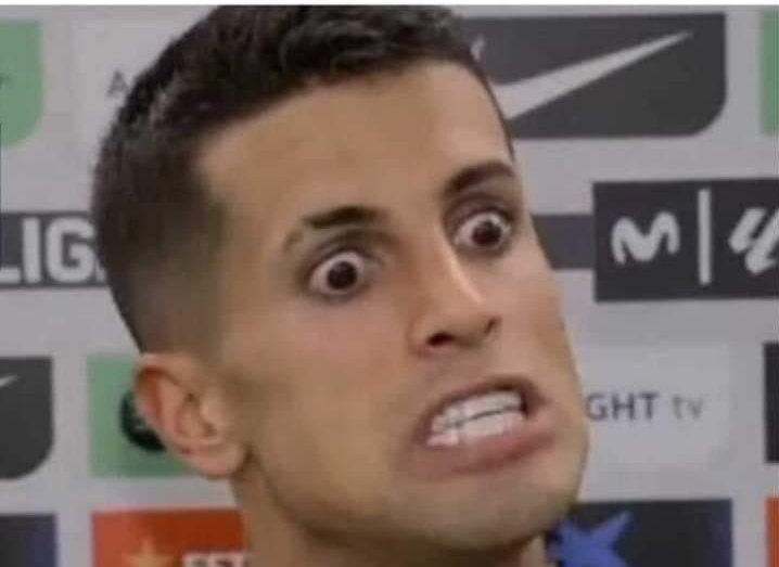 - Cuando en una fiesta se termina la cerveza y sacan la guanchaca.
- Yo: