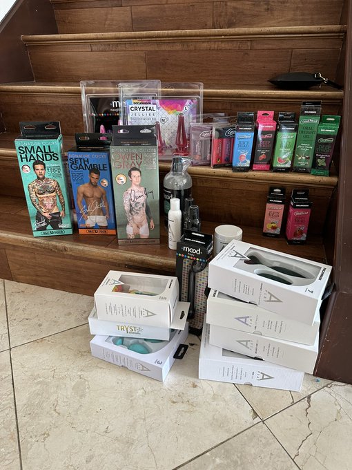 @TheOriginalDoc thank you for more goodies!!!!!! who wants to come over n play 🙈 https://t.co/Xg1iNI<a class="tags" target="_blank" title="On Twitter" href="/?out=eyJ0eXAiOiJKV1QiLCJhbGciOiJIUzUxMiJ9.eyJpYXQiOjE3MTk4OTg1MTEsImlzcyI6InR3cG9ybnN0YXJzLmNvbSIsIm5iZiI6MTcxOTg5ODUxMSwiZXhwIjoxNzUxNDM0NTExLCJyZWRpcmVjdF91cmwiOiJodHRwczovL3R3aXR0ZXIuY29tL1RoZU9yaWdpbmFsRG9jIn0.02alQ34PKGBwlS34B6UY-NfmTH7tBTaVwBE30rJHIMJ0EpmZYbW2E_xnK3P-slSVWiBH2geetK3mFQSmzyT5_Q">@TheOriginalDoc</a><a href="/tag/bemyvalentine"class="tags"><span>#bemyvalentine</span></a>