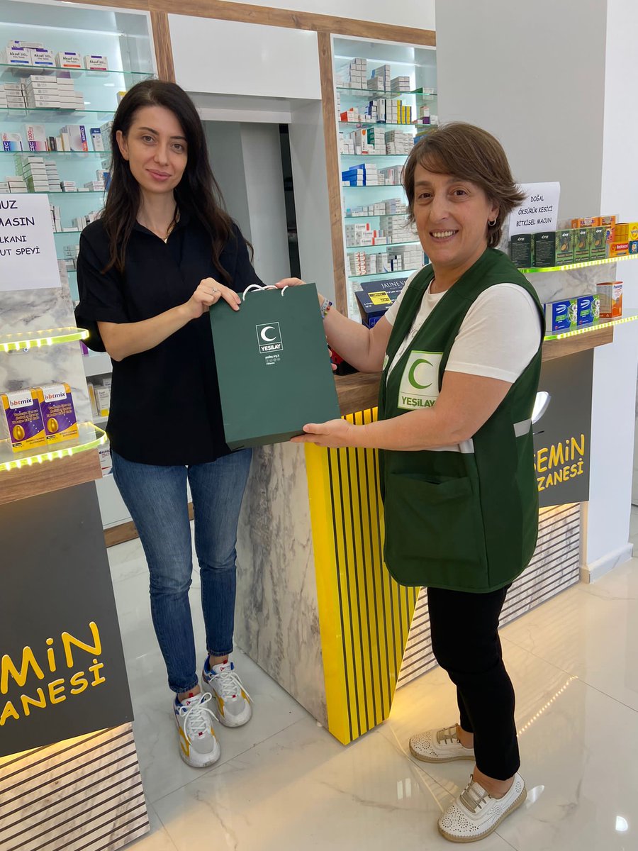 yesilay_sinop's tweet photo. Sinop Yeşilay Kadın Komisyonu olarak komşu eczacılarımızı ziyaret edip biraz hasbihal ettik. Tüm eczacılarımızın 25 Eylül Dünya Eczacılık Günü kutlu olsun. https://t.co/FBVZNgR1hP