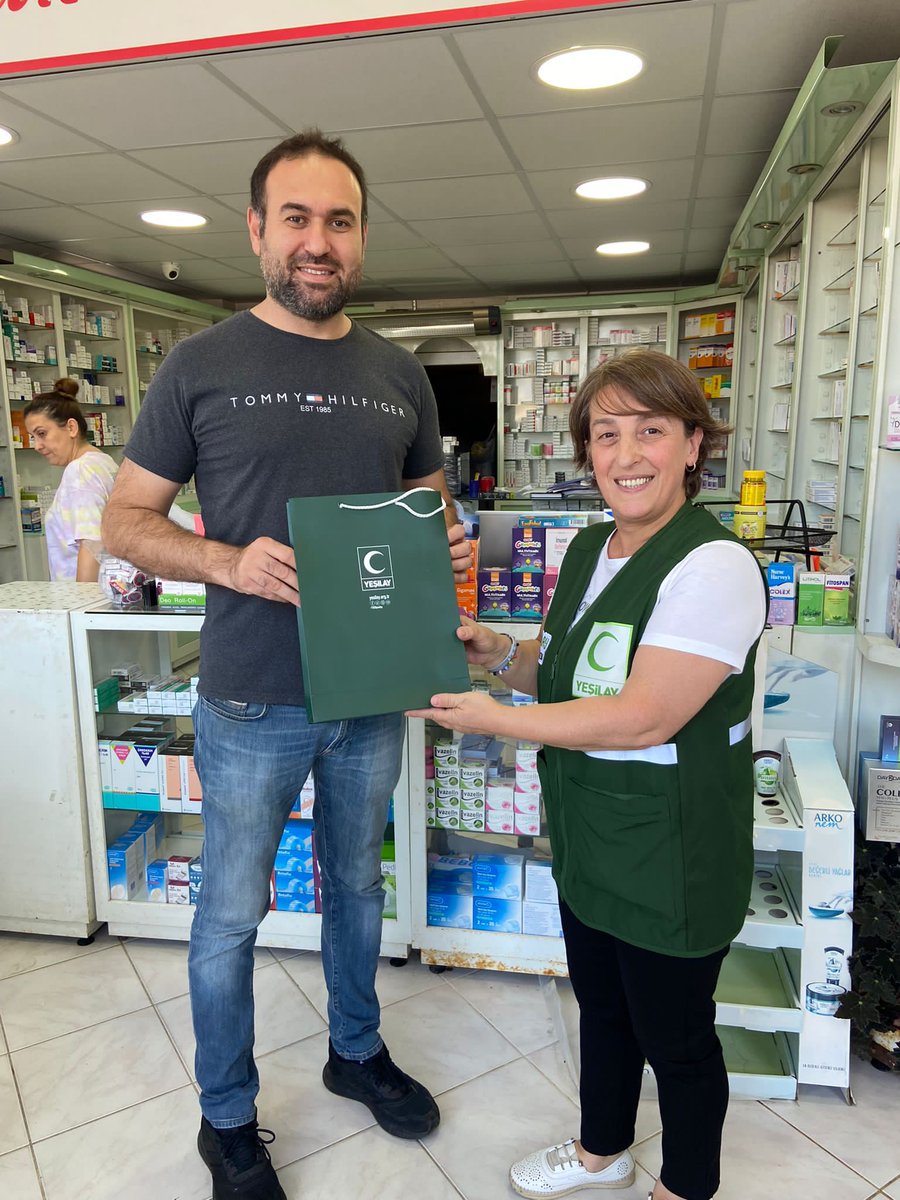 yesilay_sinop's tweet photo. Sinop Yeşilay Kadın Komisyonu olarak komşu eczacılarımızı ziyaret edip biraz hasbihal ettik. Tüm eczacılarımızın 25 Eylül Dünya Eczacılık Günü kutlu olsun. https://t.co/FBVZNgR1hP