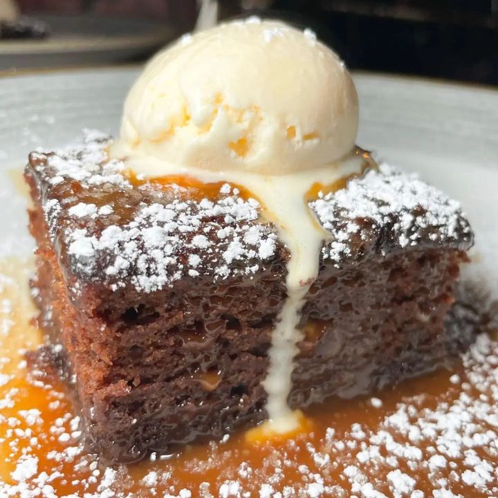 𝙊𝙣 𝙙𝙖𝙮𝙨 𝙡𝙞𝙠𝙚 𝙩𝙤𝙙𝙖𝙮, 𝙮𝙤𝙪 𝙉𝙀𝙀𝘿 𝙈𝙖'𝙨 𝙨𝙩𝙞𝙘𝙠𝙮 𝙩𝙤𝙛𝙛𝙚𝙚 𝙥𝙪𝙙𝙙𝙞𝙣𝙜 😋

Sure to brighten up even the dullest of days, our famous spongey, gooey goodness goes down a treat with a cocktail or pint on its own.

MaBoyles.co.uk