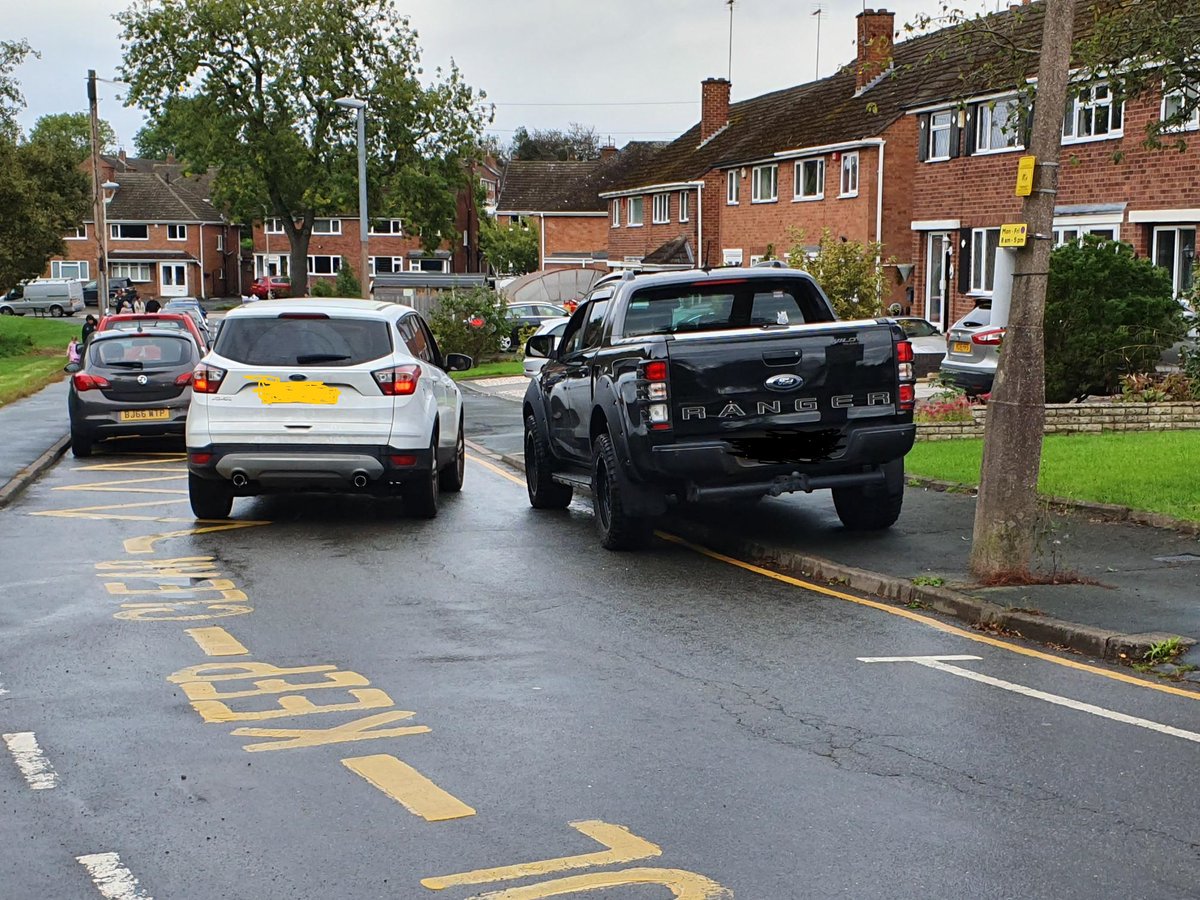 HalesowenWMP's tweet image. Halesowen NHT have been in attendance at Lutley Primary today after reports of inconsiderate parking, Fixed penalties are in the post.
#parkitdontplonkit #keepourchildrensafe