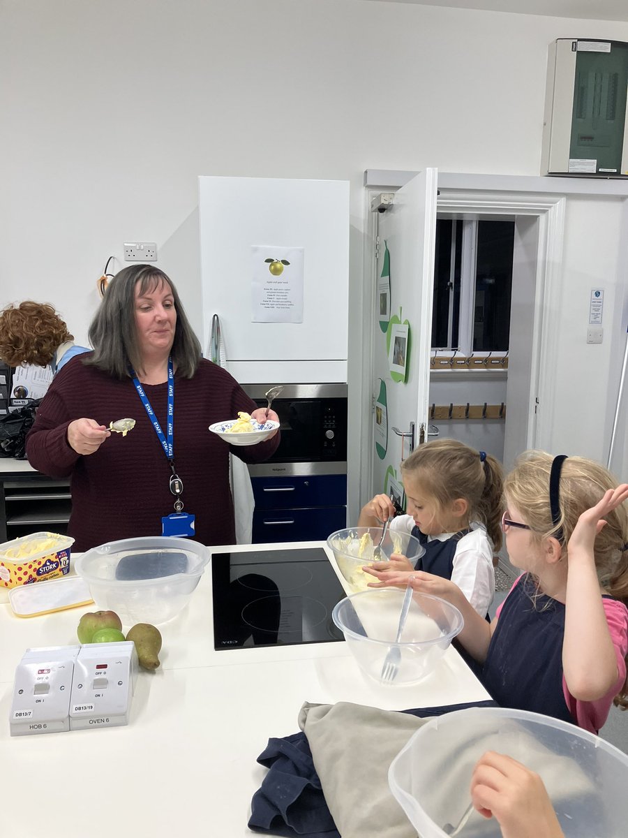 BBPrepBoarding's tweet photo. The boarders are baking with Mrs Mitchell tonight. Chocolate chip cookies 🍪 a delicious mid week treat! @BBPrepHead @Beachborough @BSAboarding #iloveboarding https://t.co/vRjDvnKPWy