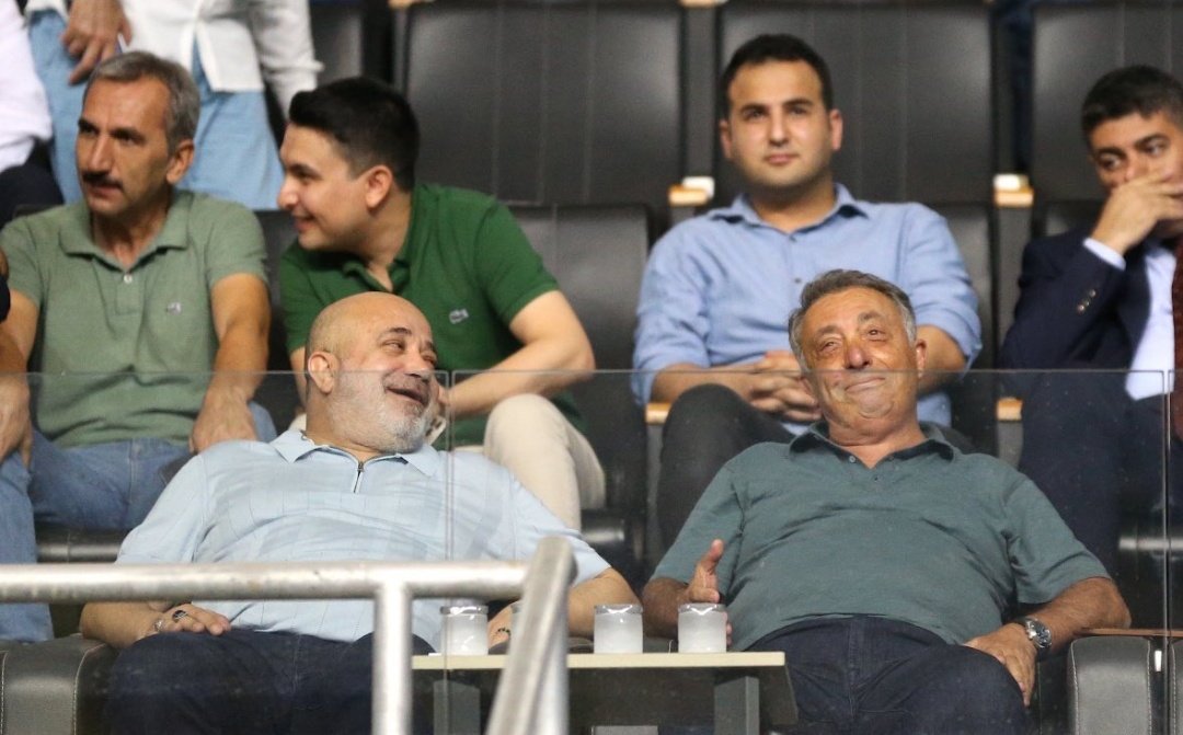 senolgunes__'s tweet photo. Yazıklar olsun.! Allah belanızı versin, Beşiktaş'ı Beşiktaşlılar'a bırakın.
#besiktasinmacivar https://t.co/i9tM9Hm8Tr