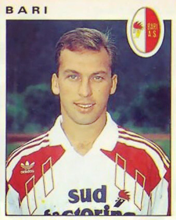 SubbuteoBrummie's tweet photo. It’s been a while, so here is two of latest acquisitions that I’m absolutely chuffed with, an original AS Bari home shirt from 1990 & matching Adidas Tango ball 🔴⚪️🐓🇮🇹 #Bari #SSCBari #ASBari https://t.co/xMZKPEEVfE