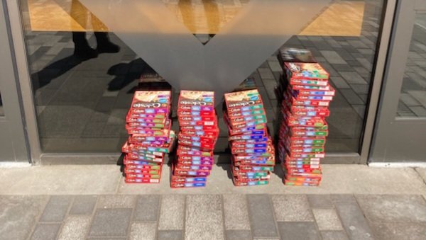 TruthRX's tweet photo. In support of the #cvswalkout #pharmacists we thought a delivery might help #CVS corp deal with the stress

Due to below cost reimbursements &amp; GER requirements, #FrozenPizza seemed most appropriate

#pizzaisnotworking #cvsstrike #pharmacy #patientsafety @BledTanoe @ShotsWithThat https://t.co/KICNEffNhI