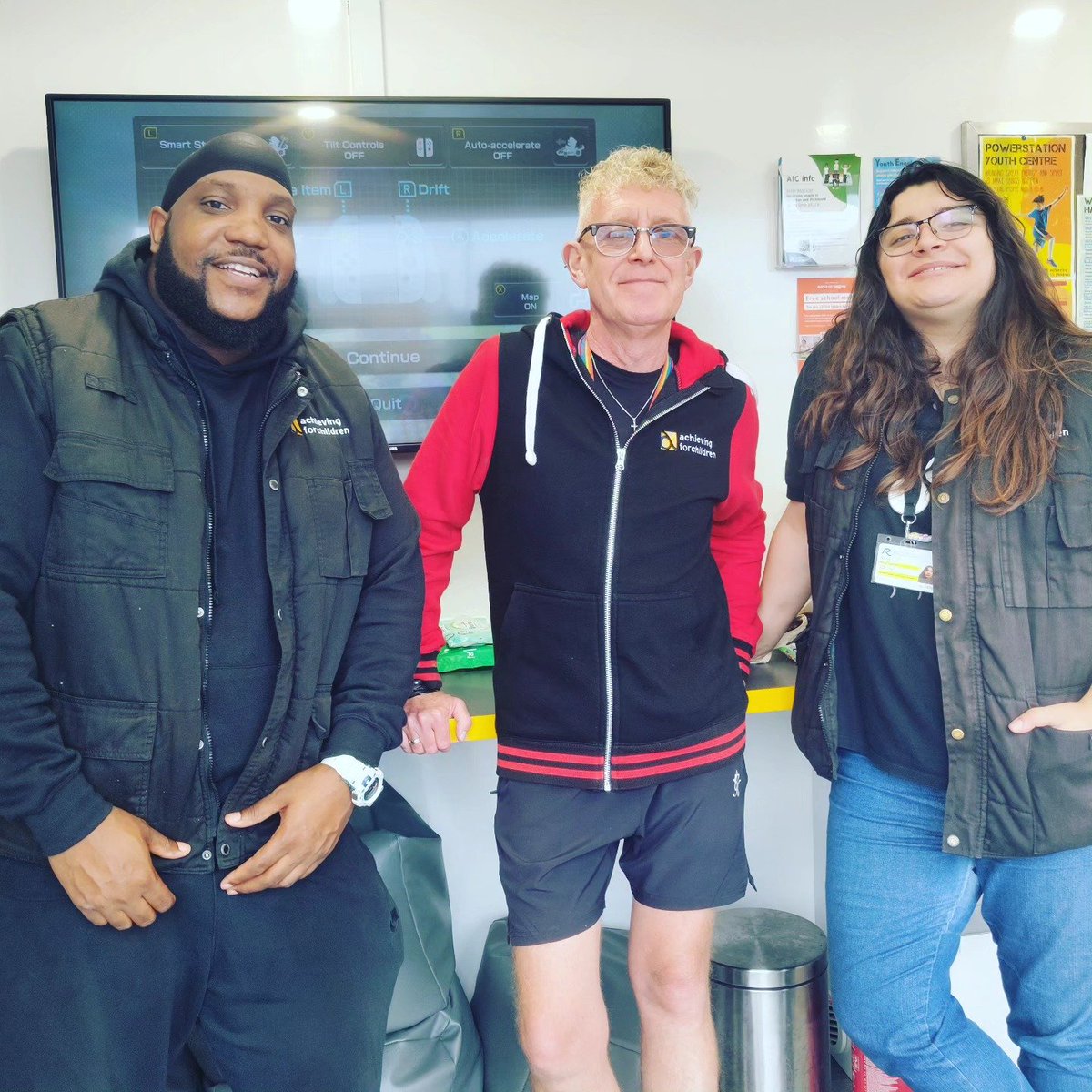 It was great to see <a href="/AforChildren/">AchievingForChildren</a> today! They are back on Jubilee Square on the last Wednesday of every month from 3-6pm with games, music, info and advice. Drop by and say hi next month. 
#kingatonuponthames #youthbus #achievingforchildren #newmalden #nmtcp