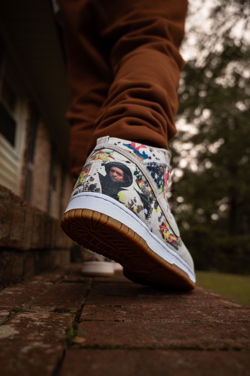 mikekniight's tweet image. Cool &amp;amp; Cloudy so it’s sweats to unDS these Supreme highs!

@tiona_deniece @Jamiersen @willstowehos 

#atmoscollectorsclub #snkrsliveheatingup #kotd #wearyourkicks #photography #yoursneakersaredope