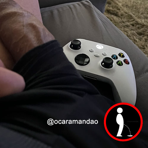 ocaramandao's tweet photo. Primeiro pack jogando videogame de pau pra fora!
https://t.co/k9RKKaauxG 
#pack #conteudo #xboxpelado #nudes #podolatra #onlyfans #onlyfansFree https://t.co/QpD4Kfp2hT