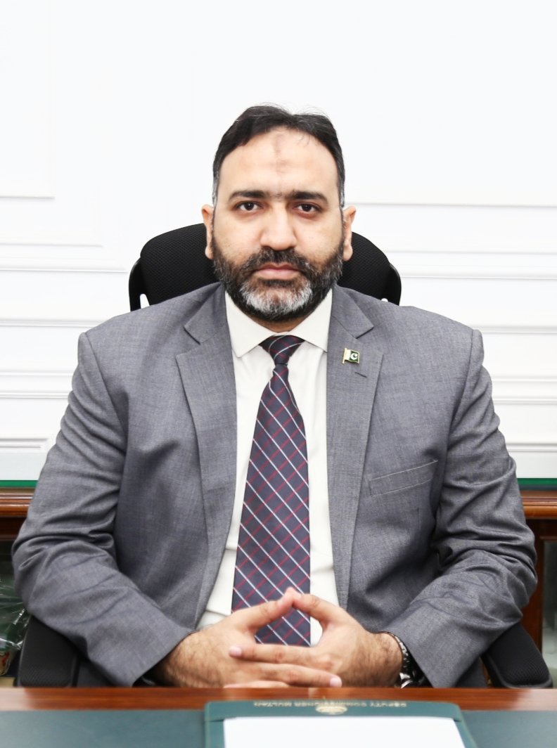 ranarizvaan's tweet photo. Deputy Commissioner Multan...
New Assignment &amp; a challenging one...

New Chapter of the career commences...

Request for prayers...😍😇 https://t.co/ZfCgnjQnyi