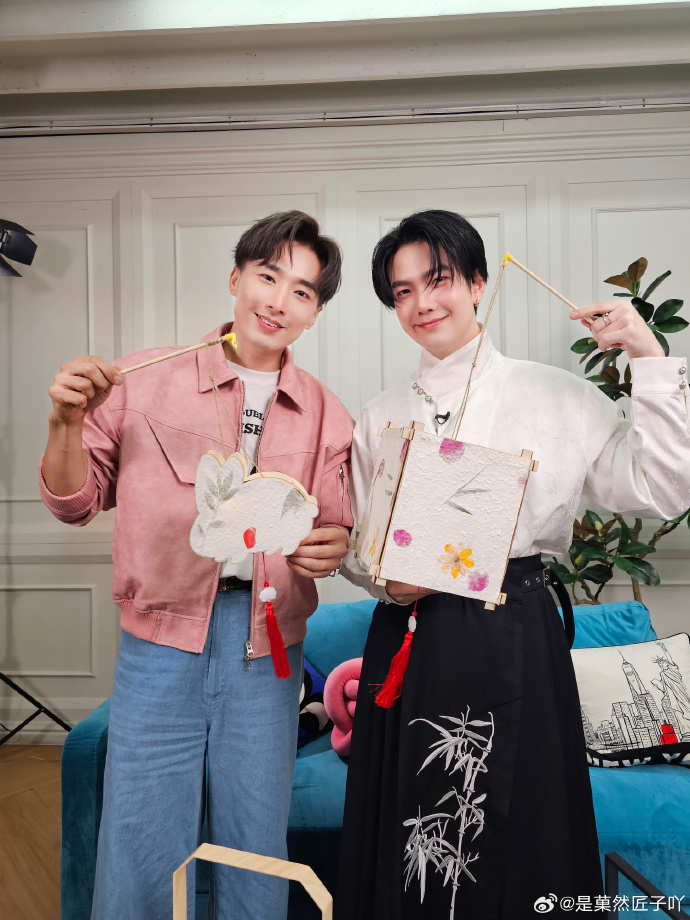 BBBMultiverseFC's tweet photo. WEIBO UPDATE | 27092023
©️是菓然匠子吖
🔗https://t.co/wD13WbQJjv

#GuoranjiangziXBUILD
@JakeB4rever #BuildJakapan
#BibleBuildMultiverseUpdates
💙‧₊˚✧ ૮ ˶ᵔ ᵕ ᵔ˶ ა ✧˚₊‧🖤
🐵 https://t.co/HxJnWZWz7Z