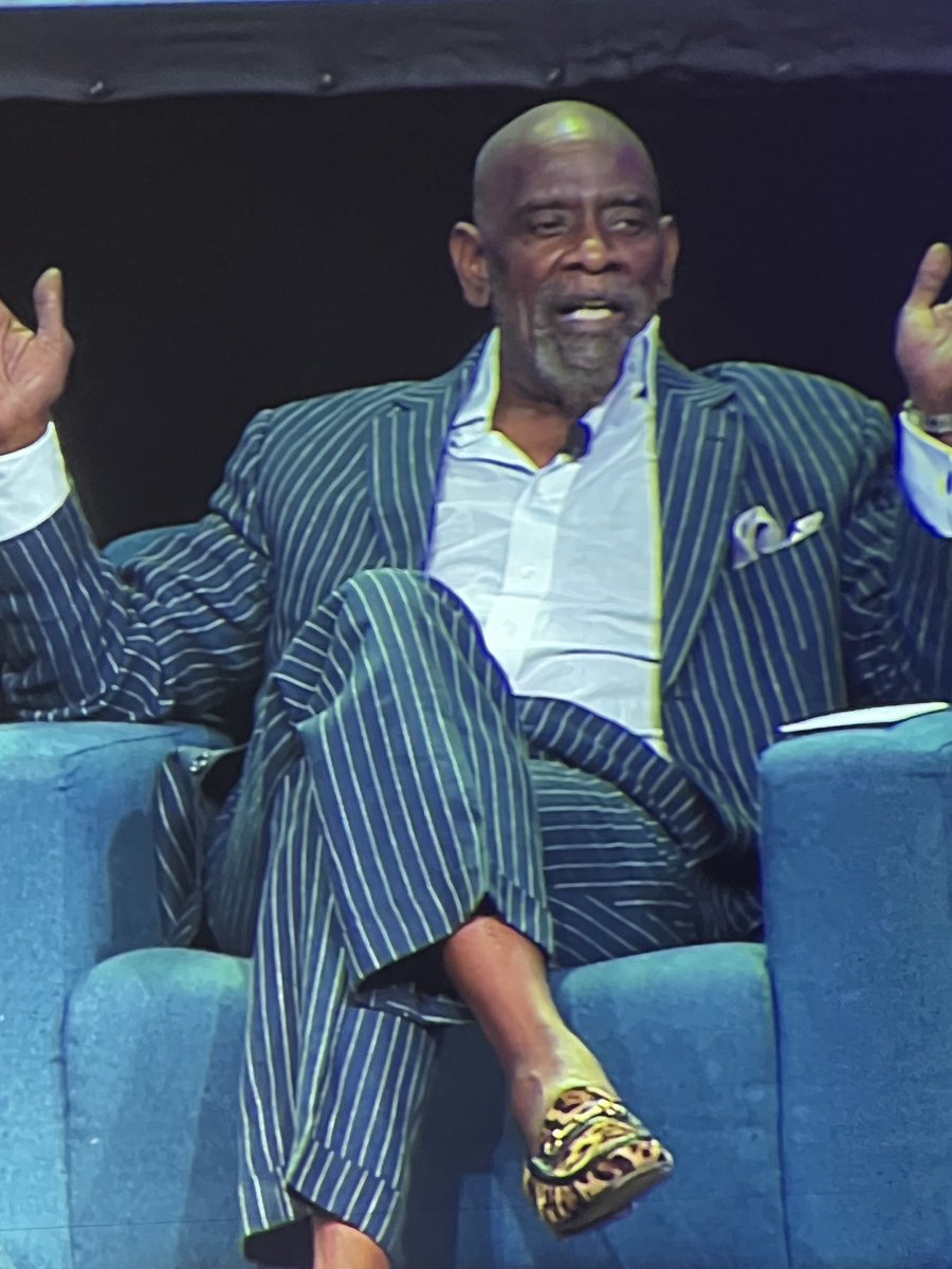 CatherineMSeebe's tweet photo. Chris Gardner, CEO of HappYness. To be a world class advisor, have integrity, values and a willingness to learn from others! #fpaannual #inspirational https://t.co/2XPWIdtfN6