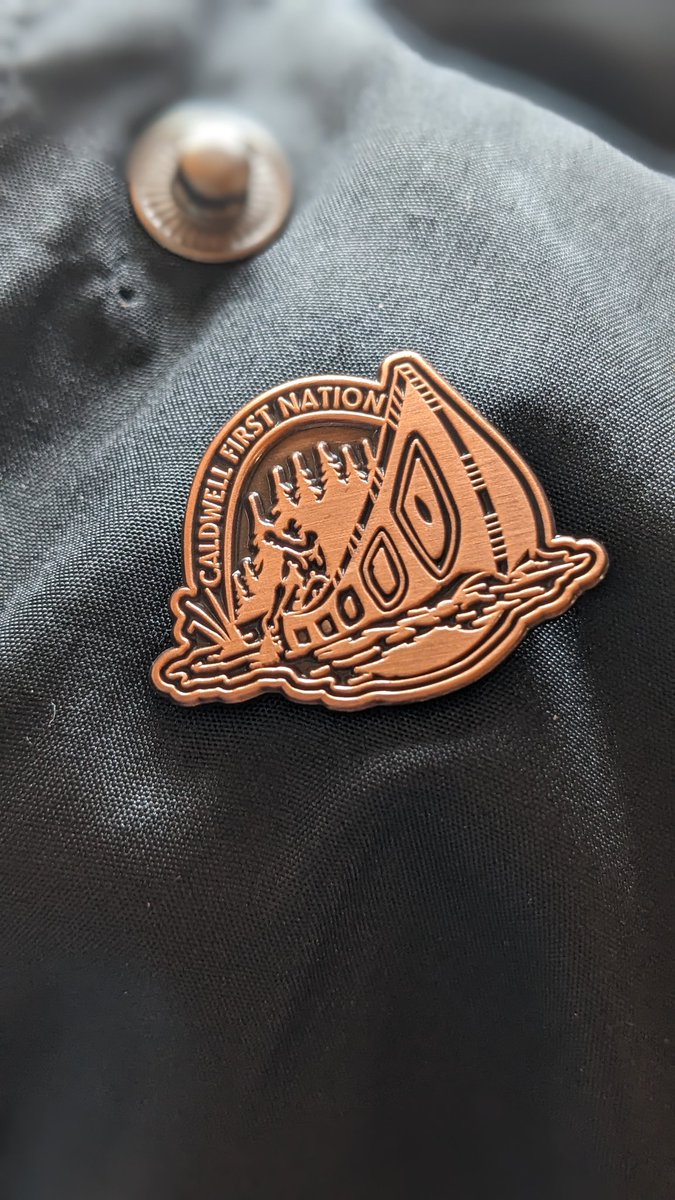 cathmiller01's tweet photo. Honoured to receive this pin from new friends Michelle and Zack of Caldwell First Nation. Miigwech
#peleeisland #caldwellfirstnation https://t.co/2415BY0pBo