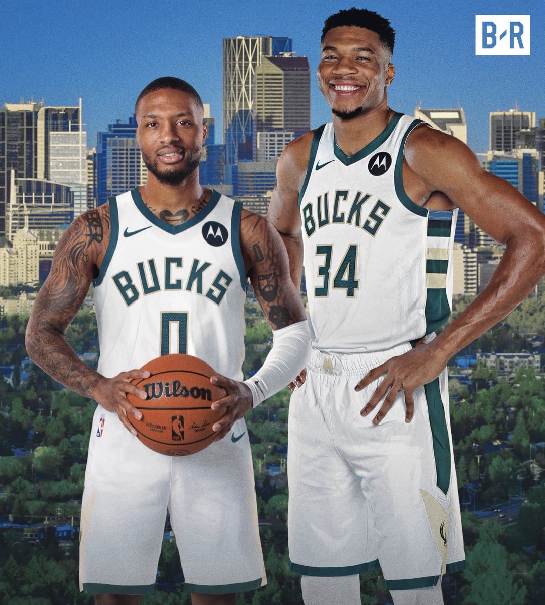 CanchaNba's tweet photo. DAMIAN LILLARD ha sido traspasado a los MILWAUKEE BUCKS 🤯

Ojo al traspaso completo porque es tremendo.

A Bucks: Damian Lillard.

A Blazers: Jrue Holiday, Deandre Ayton, Toumani Camara, 1 Primera Ronda de 2029 y 2 pick Swap de los Bucks.

A Suns: Jusuf Nurkic, Nassir Little, Keon Johnson y Grayson Allen.

Menuda barbaridad. Ni Miami ni Toronto. Finalmente son los de Milwaukee los que traen otra estrella para acompañar a Giannis.

¿Pero esto qué es?

📸: @BR_NBA