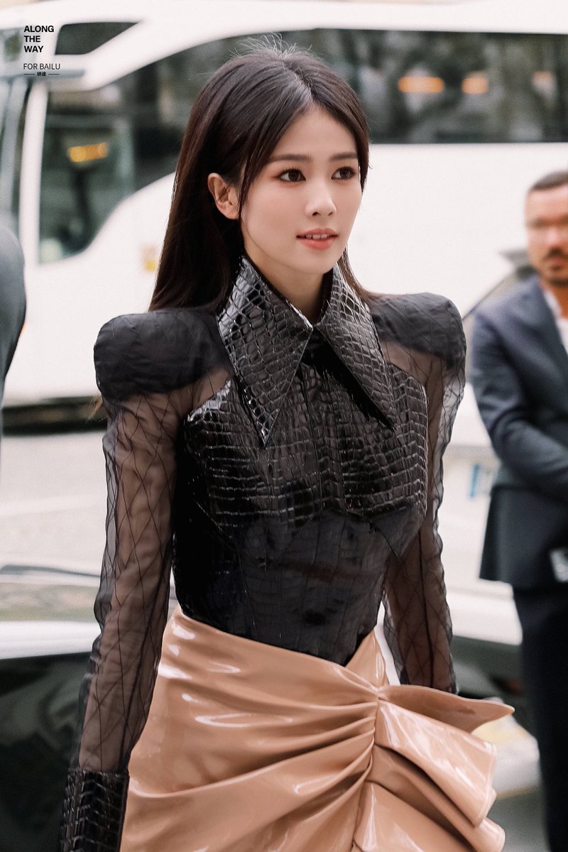 QBailu's tweet photo. Baby so beautiful
BaiLu 1stPFW   
#BALMAINSS24 #BaiLuxPFW2023
#BALMAINSS24xBaiLu
#BaiLu #白鹿 https://t.co/wJuMIIrPI5